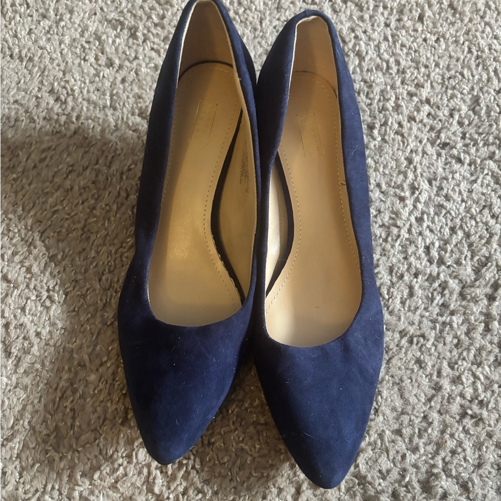 Simply Styled Navy Heels